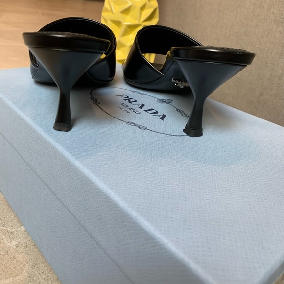 PRADA - Picture 5 of 16